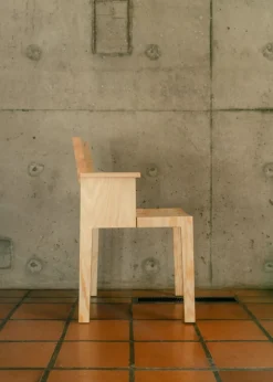 Vaarnii 016 Maasto matstol med armstöd, furu