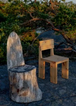 Vaarnii 001 matstol, furu