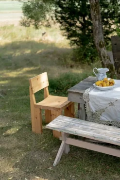 Vaarnii 001 matstol, furu