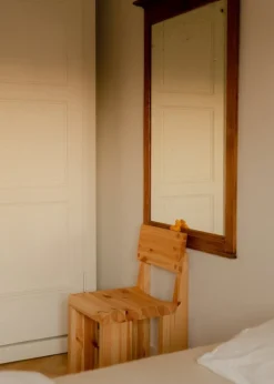 Vaarnii 001 matstol, furu