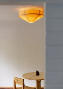 Vaarnii 002 runt matbord, furu