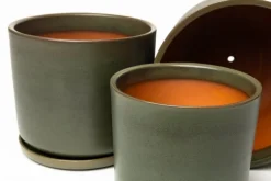 Vaidava Ceramics Moss blomkruka med fat, M, mossgrön