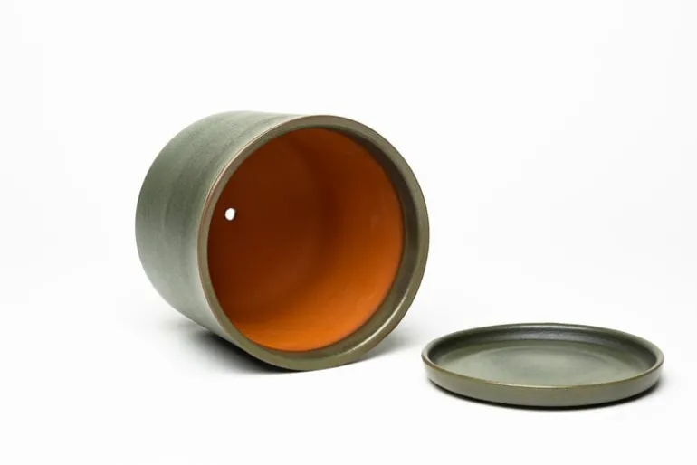 Vaidava Ceramics Moss blomkruka med fat, M, mossgrön