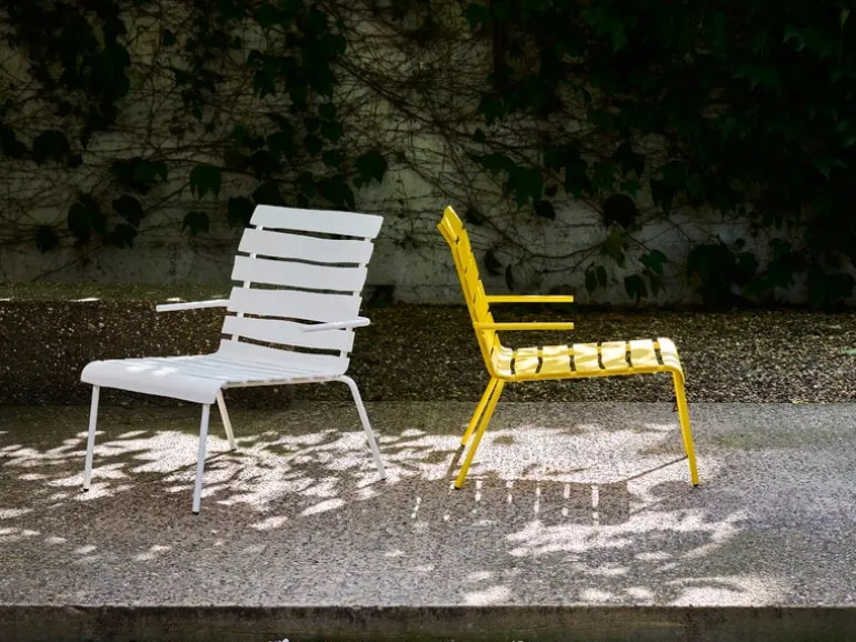 valerie_objects Aligned lounge stol, off-white