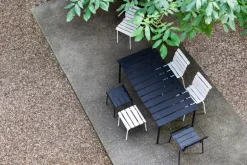 valerie_objects Aligned stol med armstöd, svart