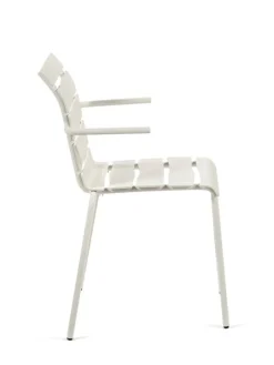 valerie_objects Aligned stol med armstöd, off-white
