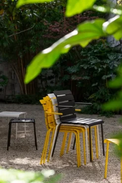 valerie_objects Aligned stol med armstöd, gul