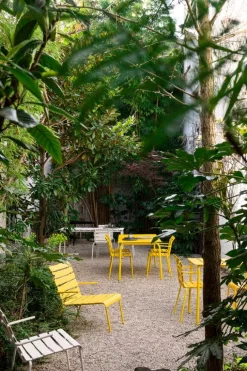 valerie_objects Aligned stol med armstöd, gul