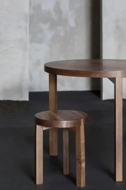 valerie_objects Solid pall, valnöt