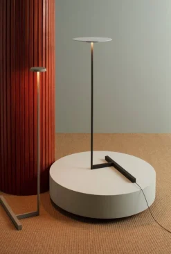 Vibia Flat 5957, golvlampa, grå