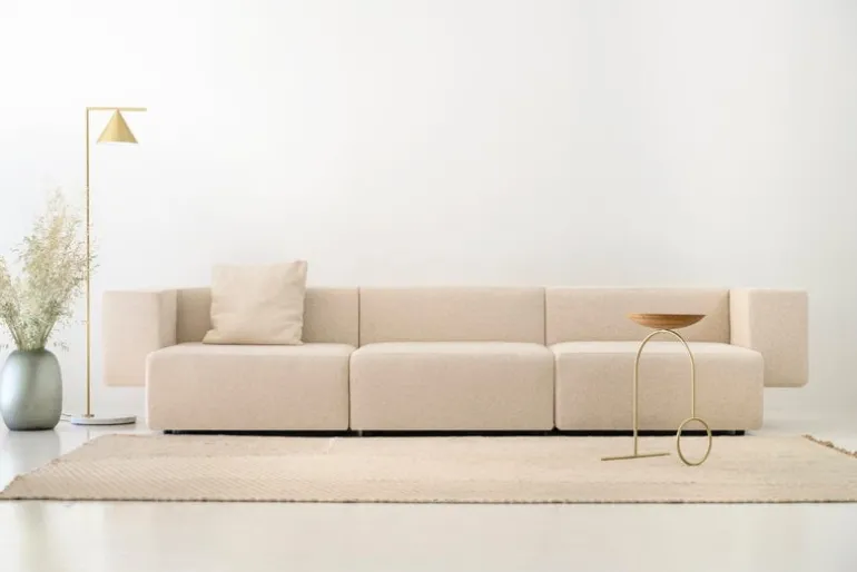 Viccarbe Giro skulpturbord, mässing - matt ek