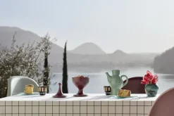 Vitra Ceramic Container 2, mörk aubergine