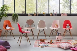 Vitra Eames DSW stol, deep black - lönn