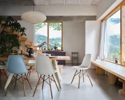 Vitra Eames DSW-stol, vit - lönn - varmgrå/elfenbensfärgad dyna