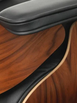 Vitra Eames fåtölj, klassisk storlek, palisanderträ - svart läder