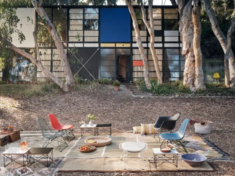 Vitra Eames LAR fåtölj, deep black RE - basic dark