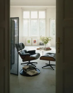 Vitra Eames Lounge Chair & Ottoman, klassisk stl, valnöt - svart