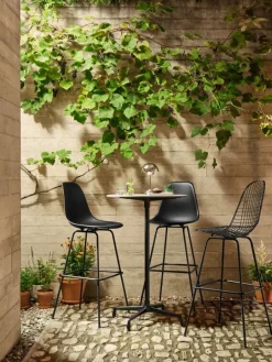 Vitra Eames Plastic Stool, hög, djupt svart RE - basic dark