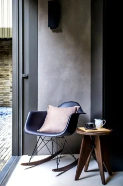 Vitra Eames RAR gungstol, deep black RE - basic dark - mörk lönn