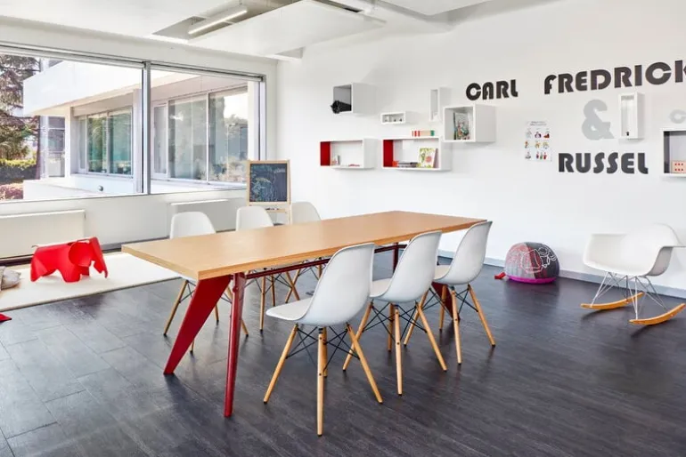 Vitra Em Table 240 x 90 cm, ek - Japanese red