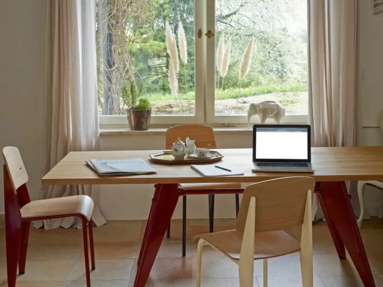 Vitra Em Table 240 x 90 cm, ek - Japanese red