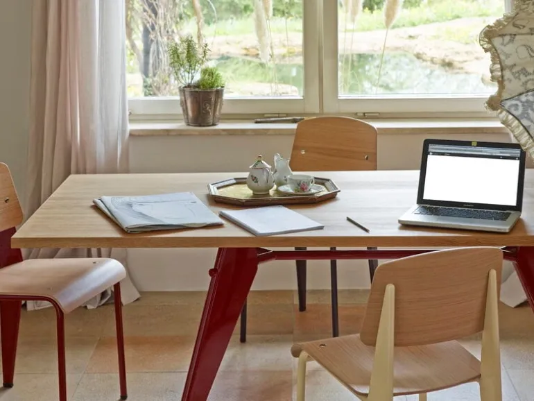 Vitra Em Table 240 x 90 cm, ek - Japanese red