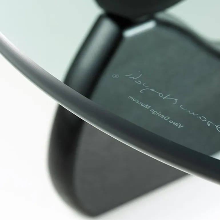 Vitra Noguchi soffbord, svart ask