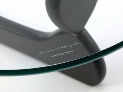 Vitra Noguchi soffbord, svart ask