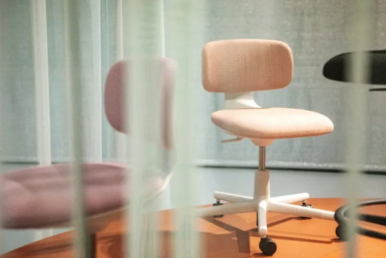 Vitra Rookie arbetsstol, blekrosa melange - ljusgrå
