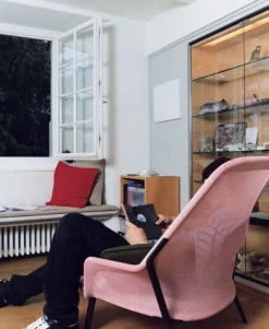 Vitra Slow Chair, röd/grädde - choklad