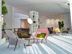 Vitra Slow Chair, röd/grädde - choklad