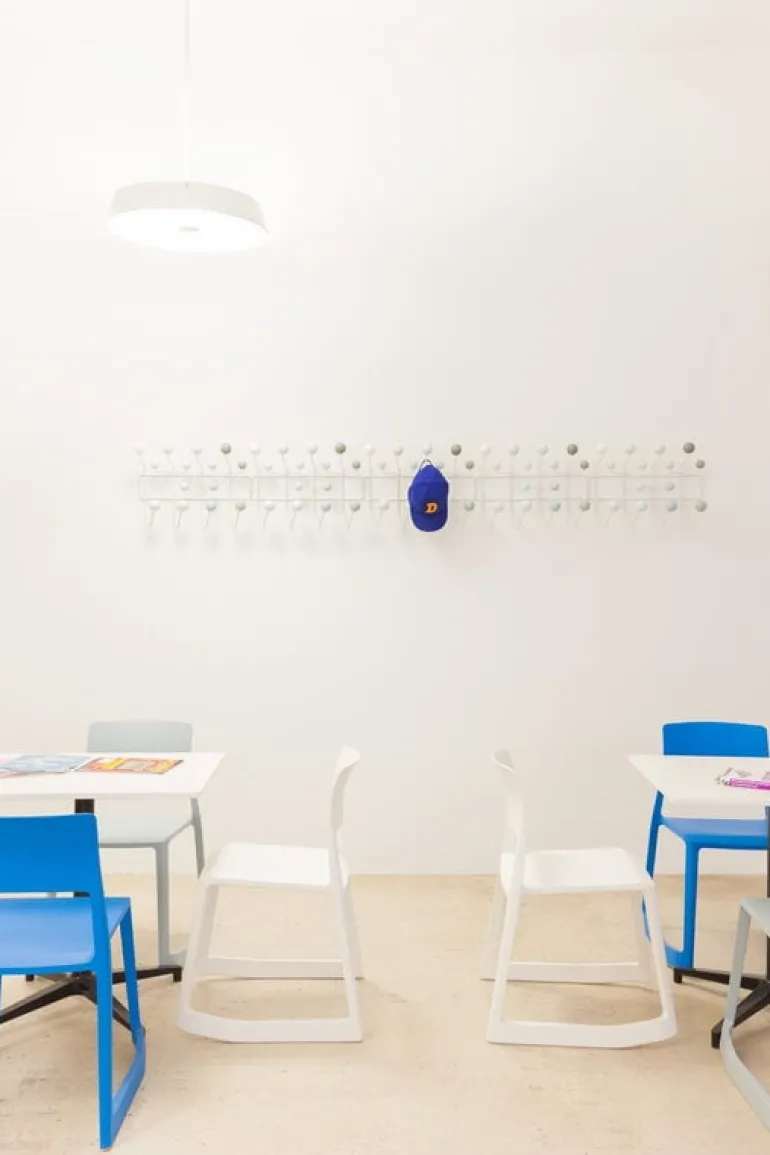 Vitra Tip Ton stol, glaciärblå