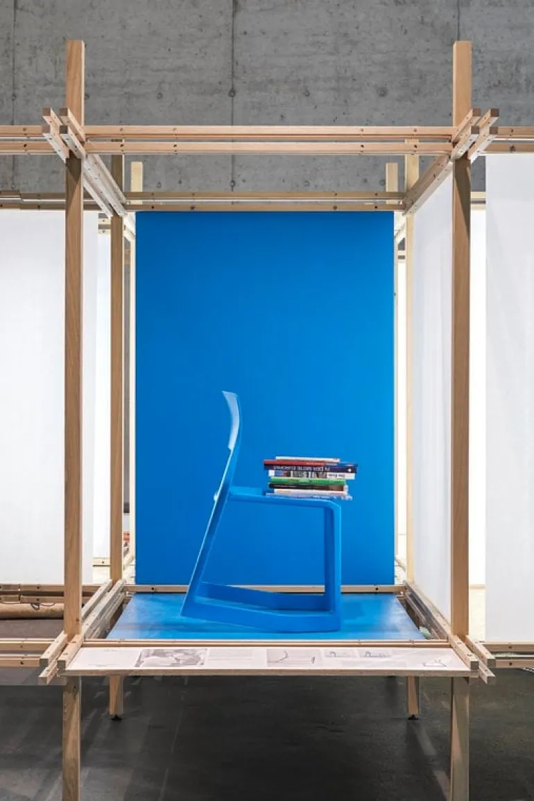 Vitra Tip Ton stol, glaciärblå