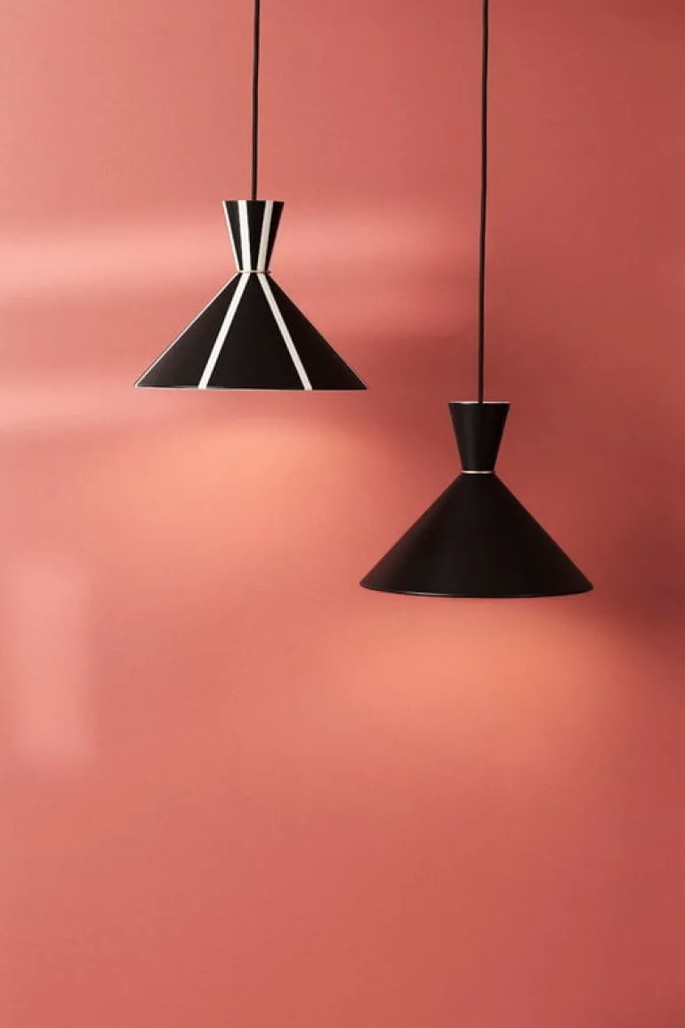 Warm Nordic Bloom pendellampa, svart - warm white