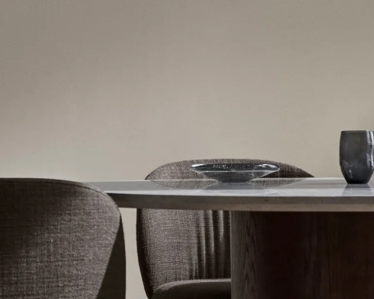 Wendelbo Ovata matbord, svart ek - Jura Grey kalksten