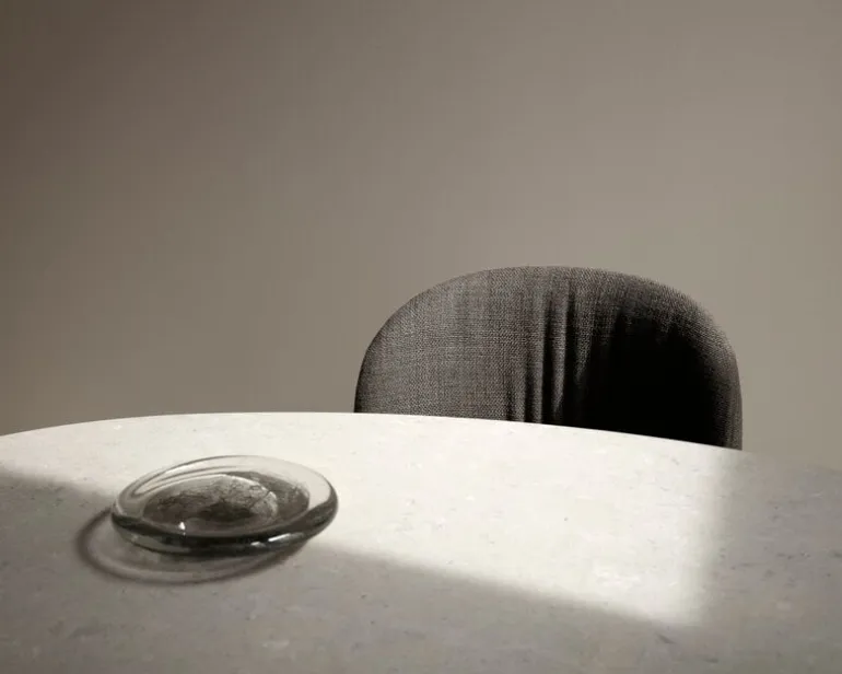 Wendelbo Ovata matbord, svart ek - Jura Grey kalksten