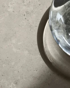 Wendelbo Ovata matbord, svart ek - Jura Grey kalksten