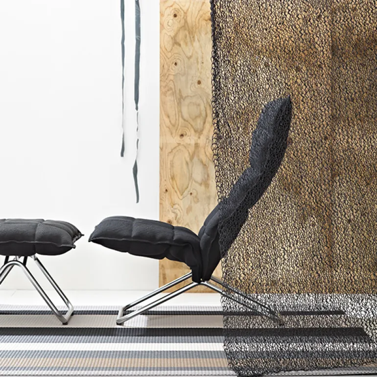 Woodnotes K stol, smal, tubulär, sten/svart