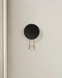 Woud Around klädhängare, stor, svartmålad ek - mässing