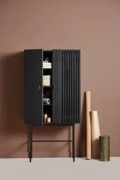 Woud Array högt skåp, svart