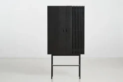 Woud Array högt skåp, svart