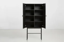 Woud Array högt skåp, svart