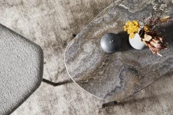 Woud La Terra sidobord, L, grå melange travertin - svart