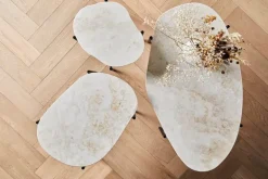 Woud La Terra sidobord, M, elfenbensfärgad travertin - svart