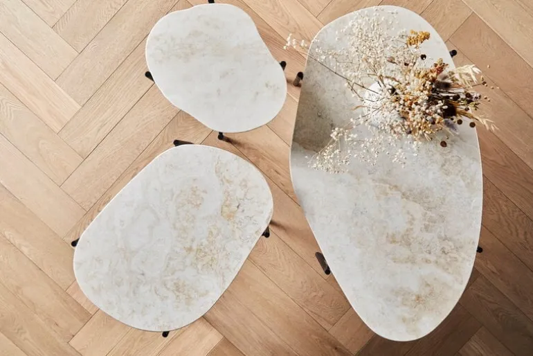 Woud La Terra sidobord, S, elfenbensfärgad travertin - svart