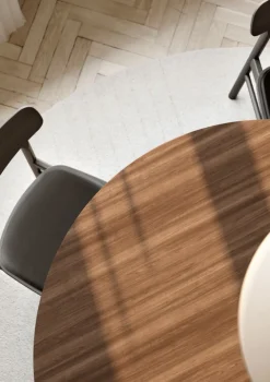 Woud Ludo matbord, 130 cm, svart - mattlackad valnöt