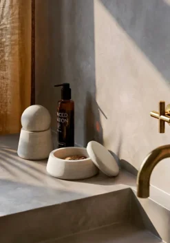 Woud Serene burk, låg, grå sandsten