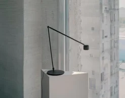 Wästberg w225 Ion bordslampa b4040, 3000 K, trafikvitt