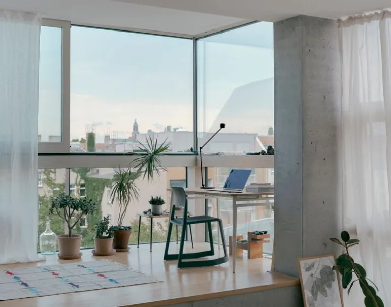 Wästberg w225 Ion bordslampa b4040, 3000 K, trafikvitt