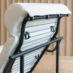 Yrjö Kukkapuro Remmi loungefåtölj, svart - vit läder